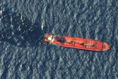ایالات متحده می گوید کشتی باری مورد حمله حوثی ها در دریای سرخ غرق شد