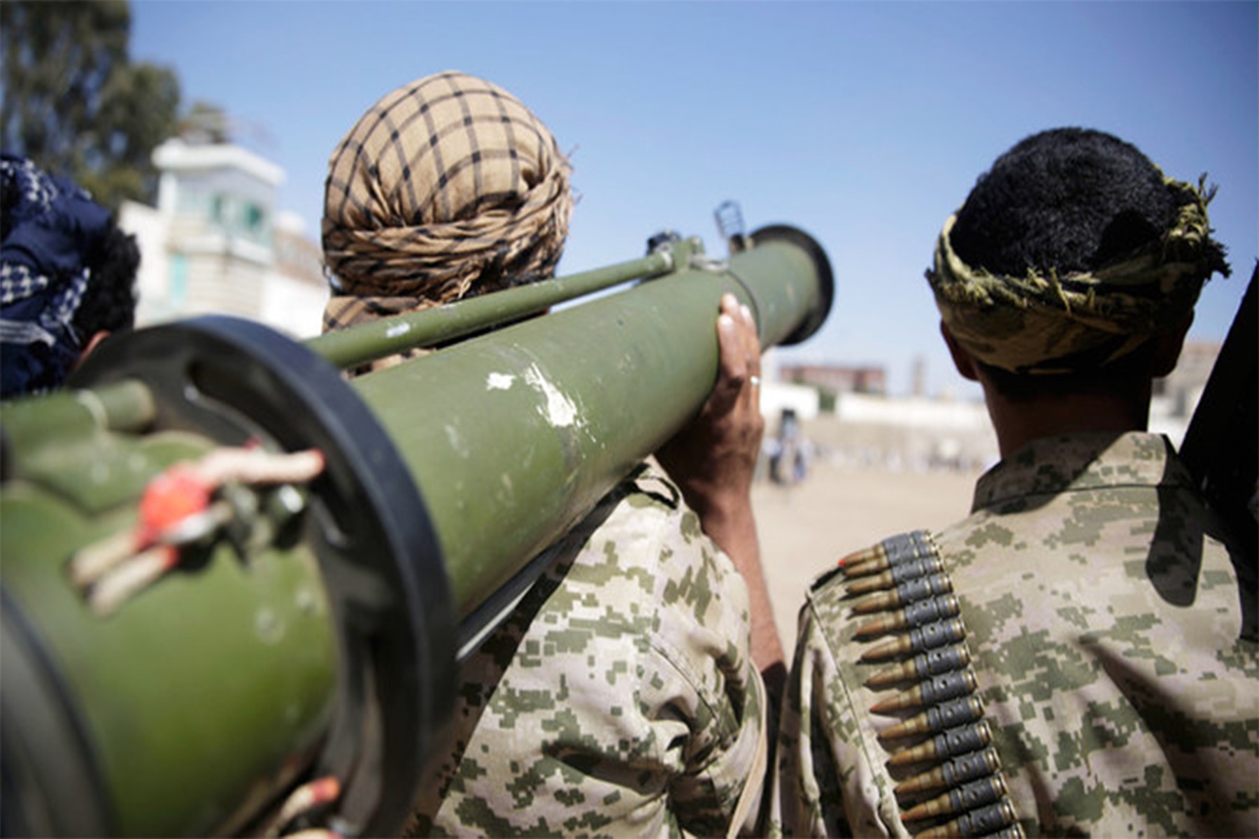 حمله شورشیان حوثی یمن یک کشتی را در دریای سرخ هدف قرار داد