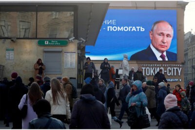 پیروزی ولادیمیر پوتین در حالی که روس‌ها به پای صندوق‌های رای می‌روند کاملاً قطعی است