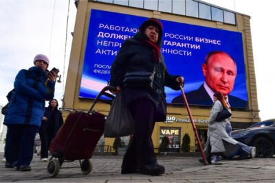 پیروزی ولادیمیر پوتین در حالی که روس‌ها به پای صندوق‌های رای می‌روند کاملاً قطعی است