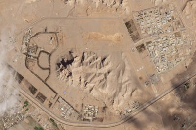 تصاویر ماهواره‌ای نشان می‌دهد که جمهوری اسلامی تلاش می‌کند تأثیر حمله موشکی اسرائیل را پنهان کند