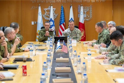 ایالات متحده موضع نیروی خود را به دلیل تهدید قریب الوقوع حمله جمهوری اسلامی به اسرائیل تغییر می دهد