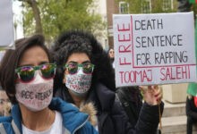 اعتراضات در لندن به حکم اعدام توماج صالحی خواننده رپ ایرانی