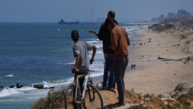 آمریکا می‌گوید کمک‌ها از اسکله شناور به غزه منتقل می‌شوند و هیچ نیروی آمریکایی در ساحل وجود ندارد